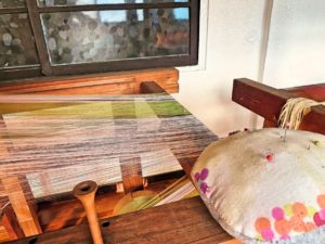 宝島の芭蕉布の織り機