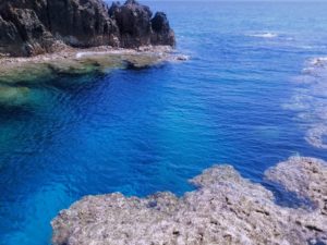 宝島の美しい青の海岸