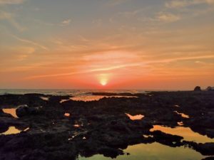 宝島の大間海岸の夕焼け