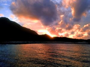 宝島のセンゴ海岸の夕焼け